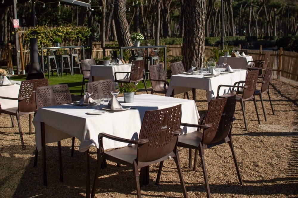 restaurantes con mesas al aire libre 